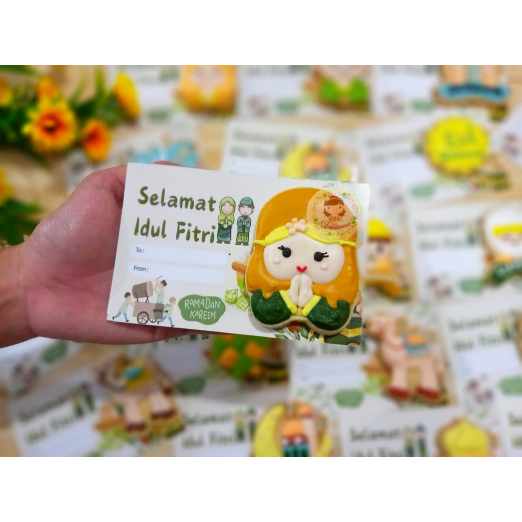 

Kartu Lebaran dengan kue kering karakter Idul Fitri cookies and postcard ( scp )