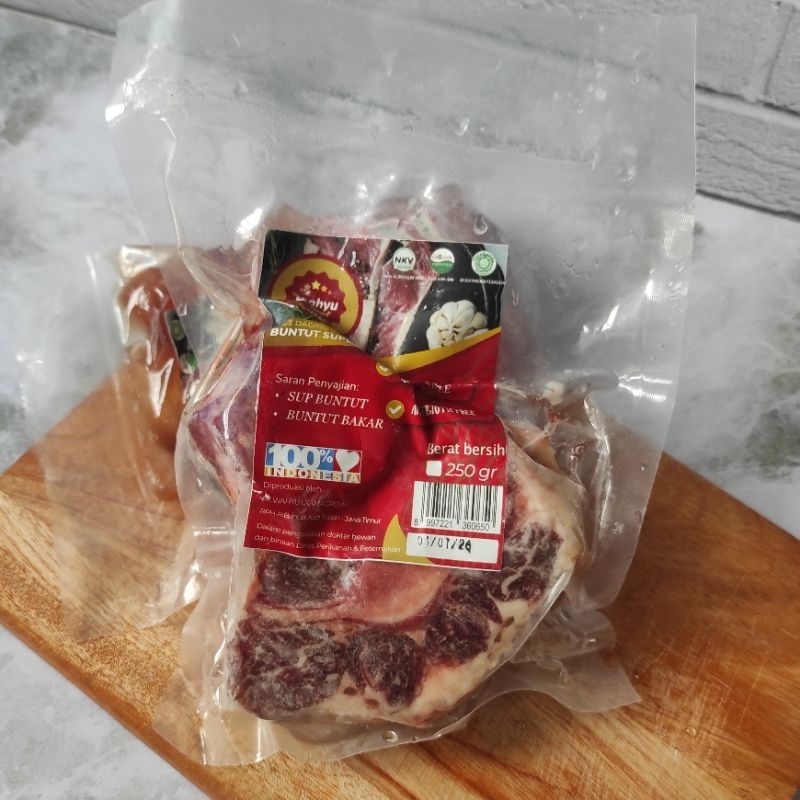 

Buntut Sapi Super / Center Cut - Grass Fed / Organik / Sapi Lokal - Wahyu Beef / Nira Healthy Food