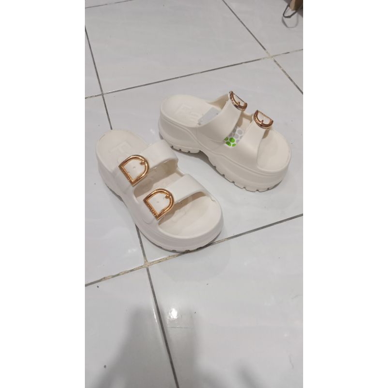 sandal tali 2 cewek kekinian