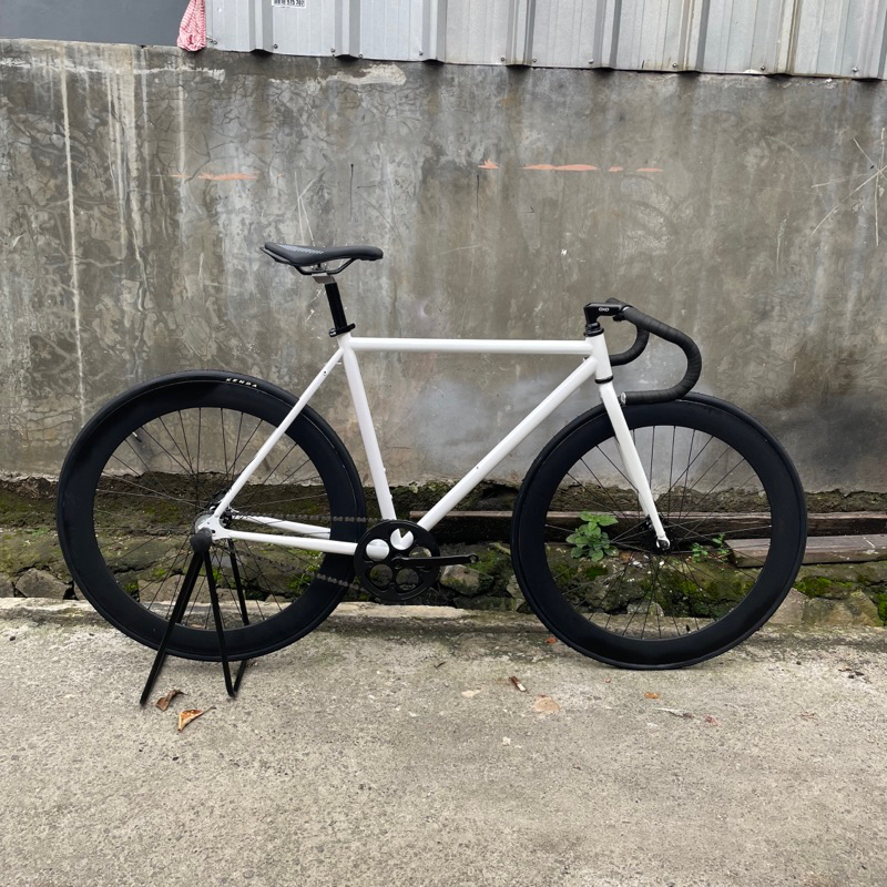 Fullbike sepeda fixie classic lokal 700c size 50 doltrap / Torpedo white