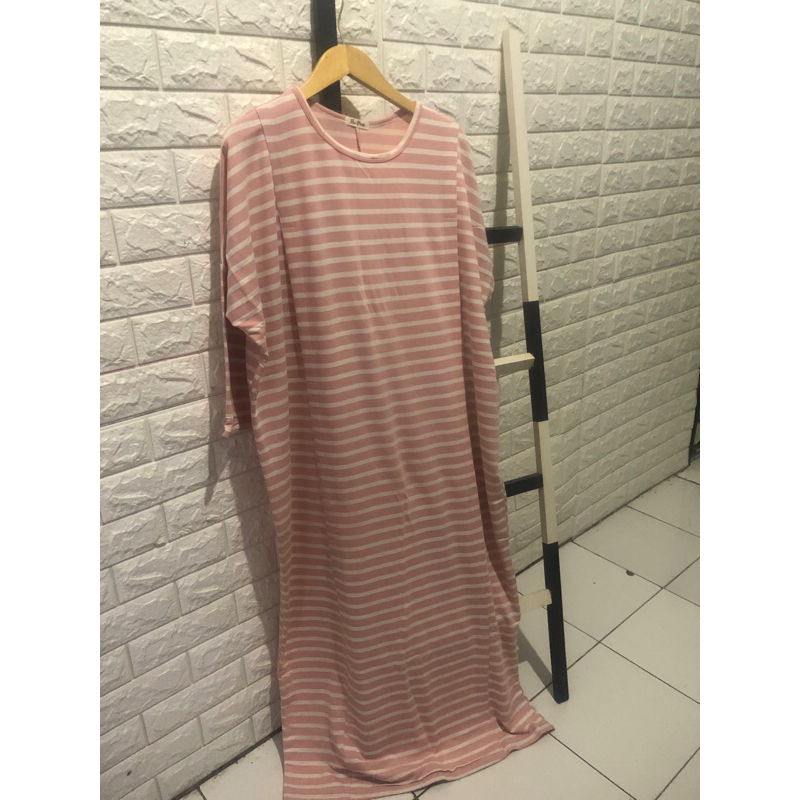 PRELOVED DRESS MENYUSUI FIXPOSE