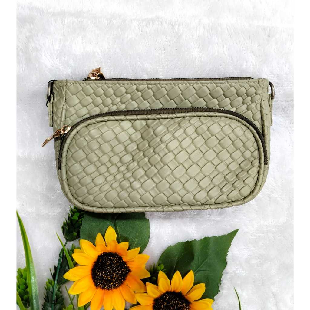 Dompet Selendang Wanita, Adat Bali