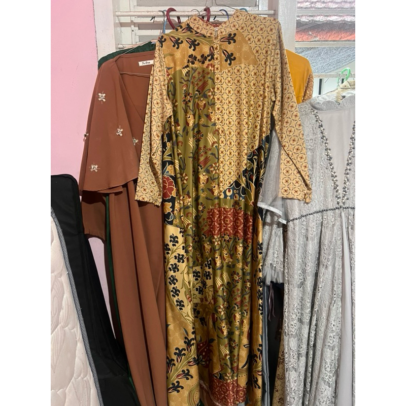 PRELOVED DRESS HEAVEN LIGHTS dan Fixpose dan no merk