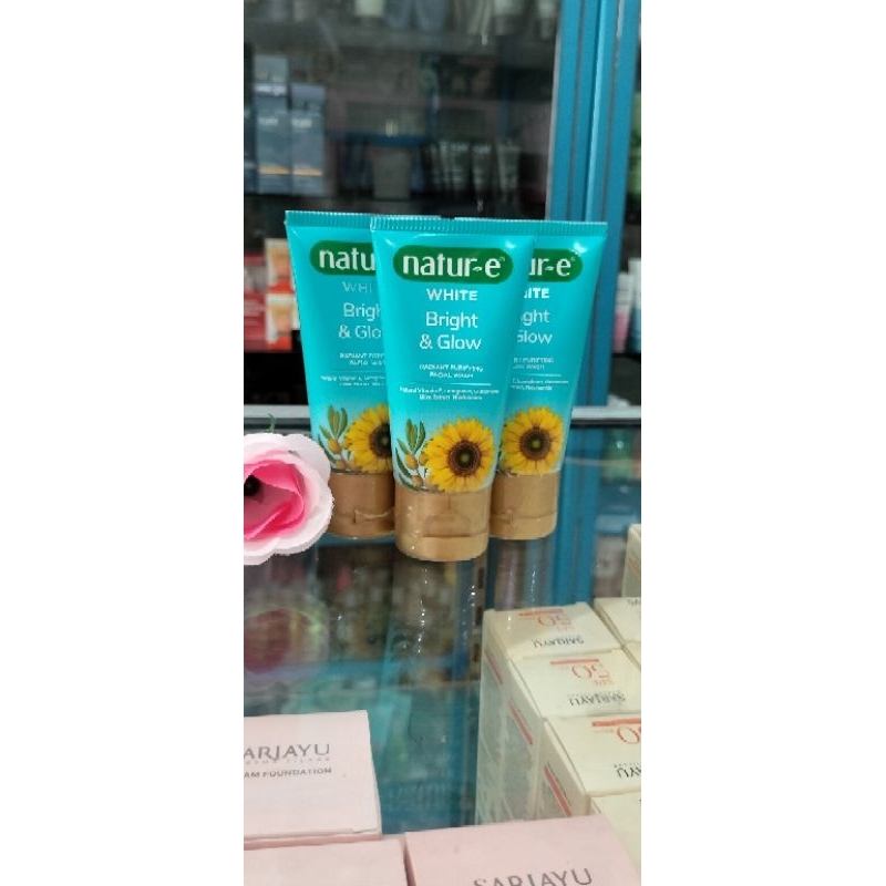 ✨ Angel ✨ NATUR-E FACE WASH WHITE