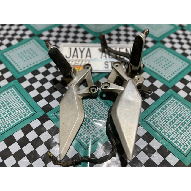Postep Footstep Motor Depan CB 150R  Old Original