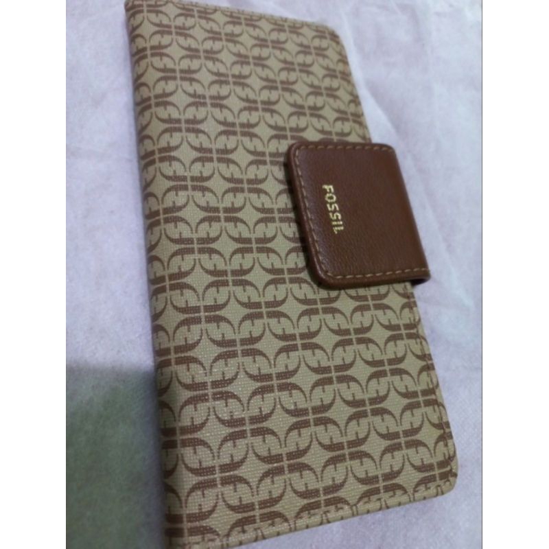 Dompet panjang Fossil