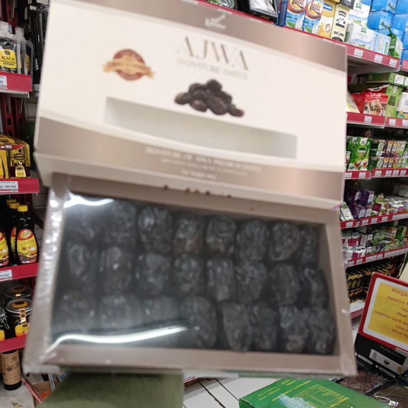 

Kurma Ajwa madinah signature premium 500gr / Kurma Nabi