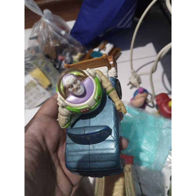 Figur Buzz Lightyear Kasur Tidur Bedak Lulur Brand MCD Disney