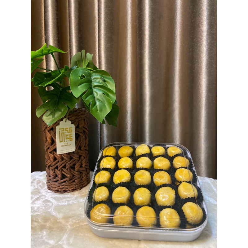 

Kue lebaran 650gr, Nastar, Thumbprint Chococheese, Putri Salju, Kastangel dan Palmcheese cookies @650gr