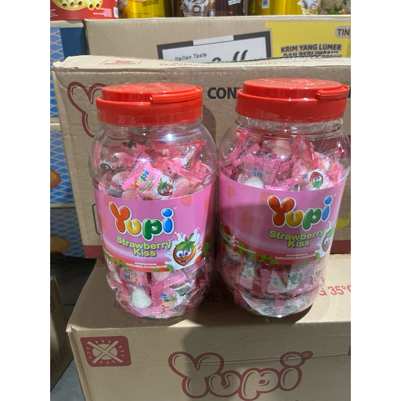 [ISI 6 TOPLES / 1 KARTON] Yupi Strawberry Kiss