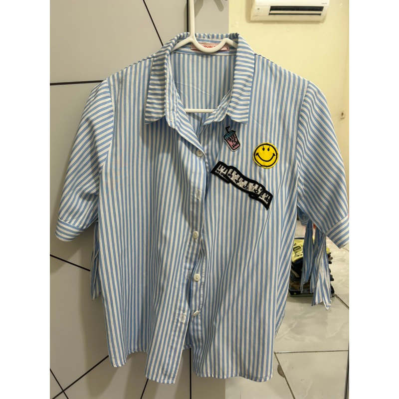 Kemeja garis biru muda preloved