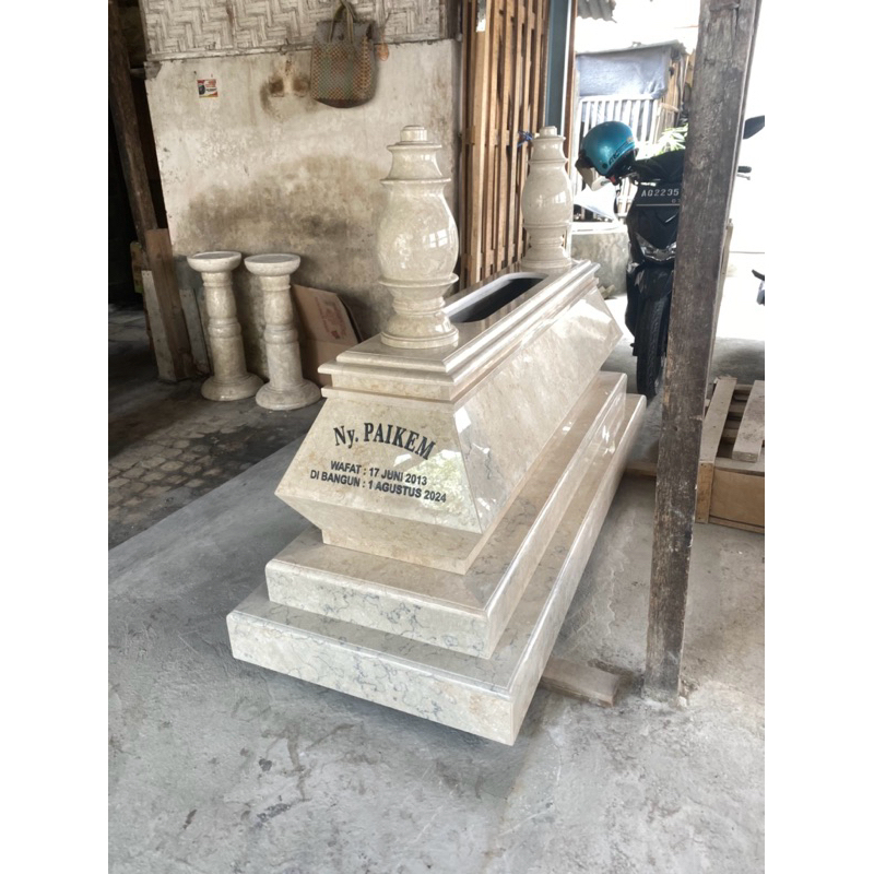 Kijing Makam Batu Marmer Tulungagung