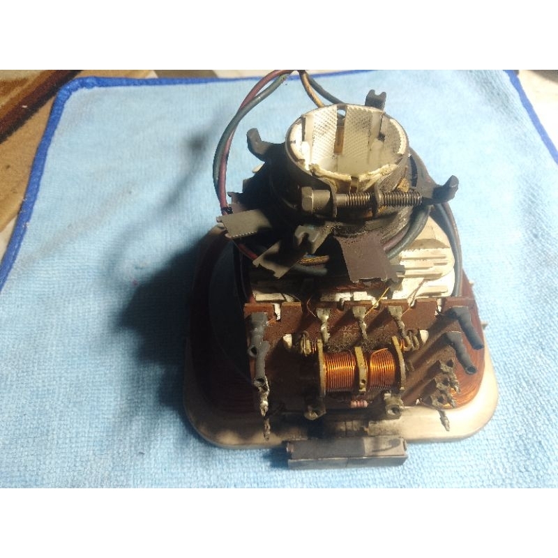 Yoke TV Sharp  Alexander Slim 21AXS250E