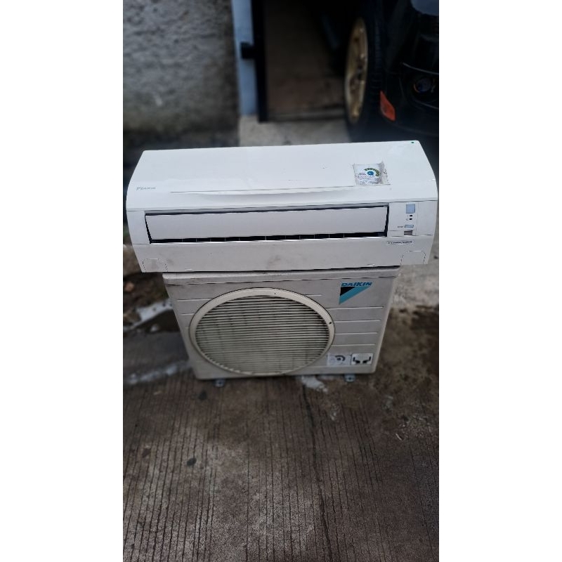 AC SECOND DAIKIN 1.5PK +PASANG