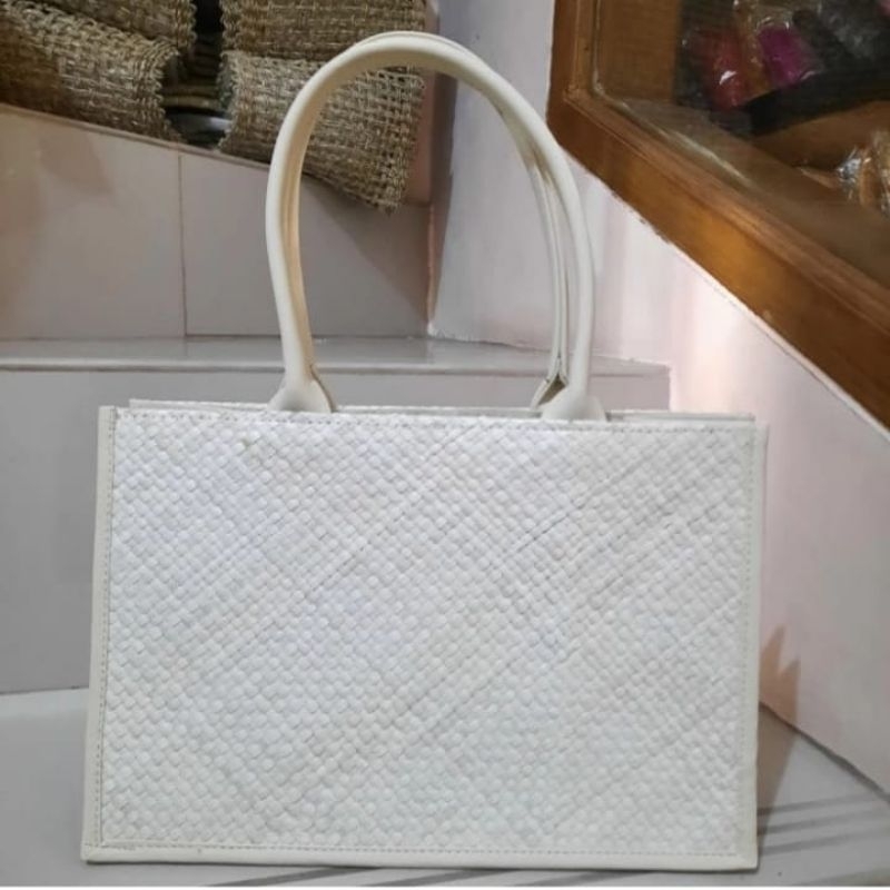 

Tas pandan souvenir murah