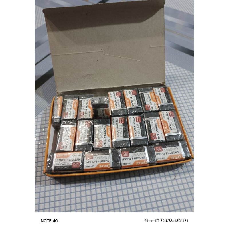 

(1 pak isi 40) penghapus pensil/stip hitam orlee