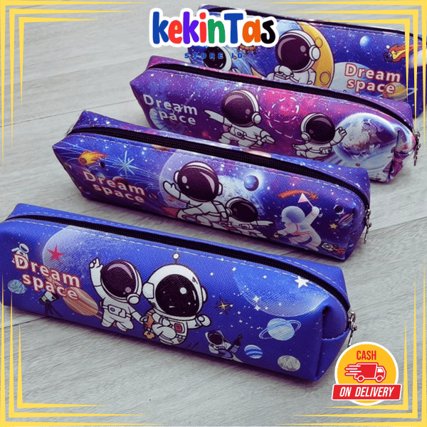 

KEKINTAS - Tempat pensil gambar ASTRONOT SPACE SOFTCASE anak laki-laki pencilcase anak sekolah TK SD motif random termurah
