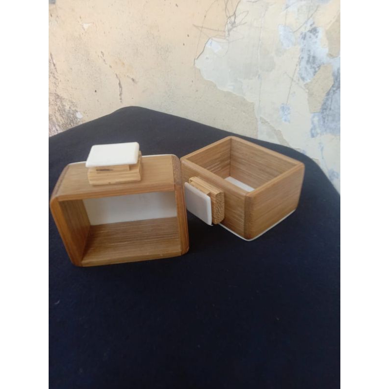 Cepuk pakan burung bahan bambu sama  pvc