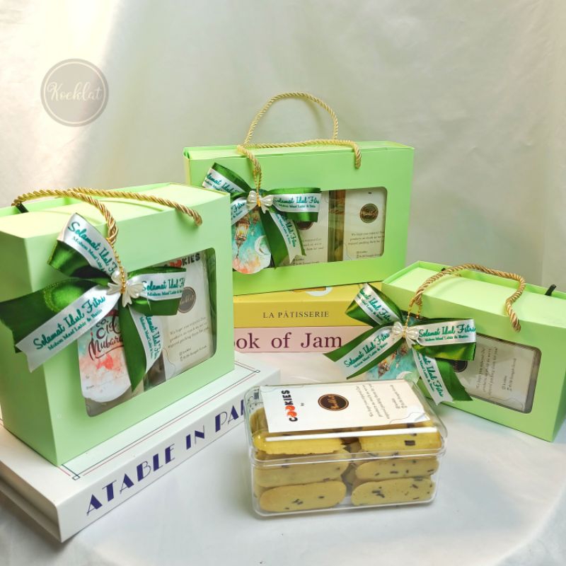 

Gresik- Hampers Lebaran kue kering