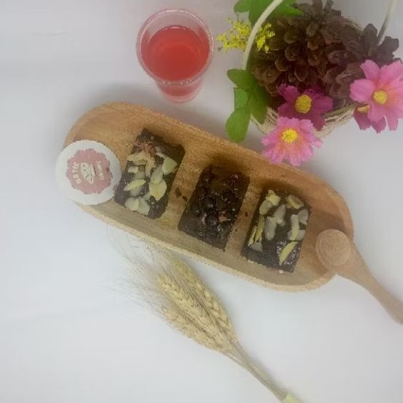 

[BITES BROWNIES CUP] brownies dengan ukuran yang lebih ekonomis dan topping baru, Rasa nikmat yang sama