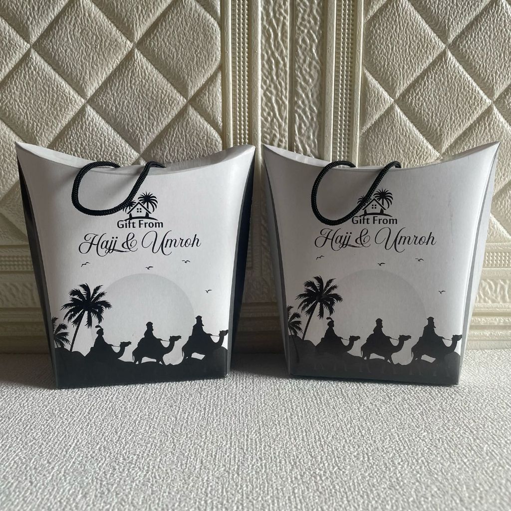 

Dus Kemas Oleh Oleh Haji & Umroh Model Tas Jinjing WARNA ABU /Dus Kemas Oleh Oleh Haji&Umroh Murah