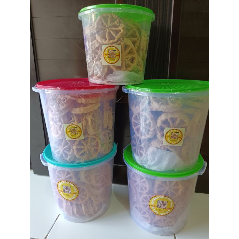 

Kembang Goyang Family Snack