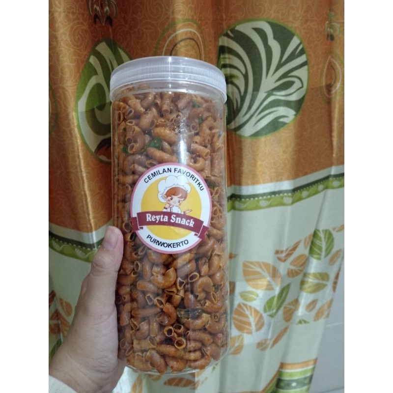 

Makaroni bantet pedas daun jeruk. Kriuk, pedas dan segar. Kemasan toples 1300 ml