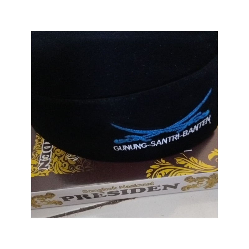 peci pedang biru anak anak dipake Yaman bahan adem kualitas bagus...