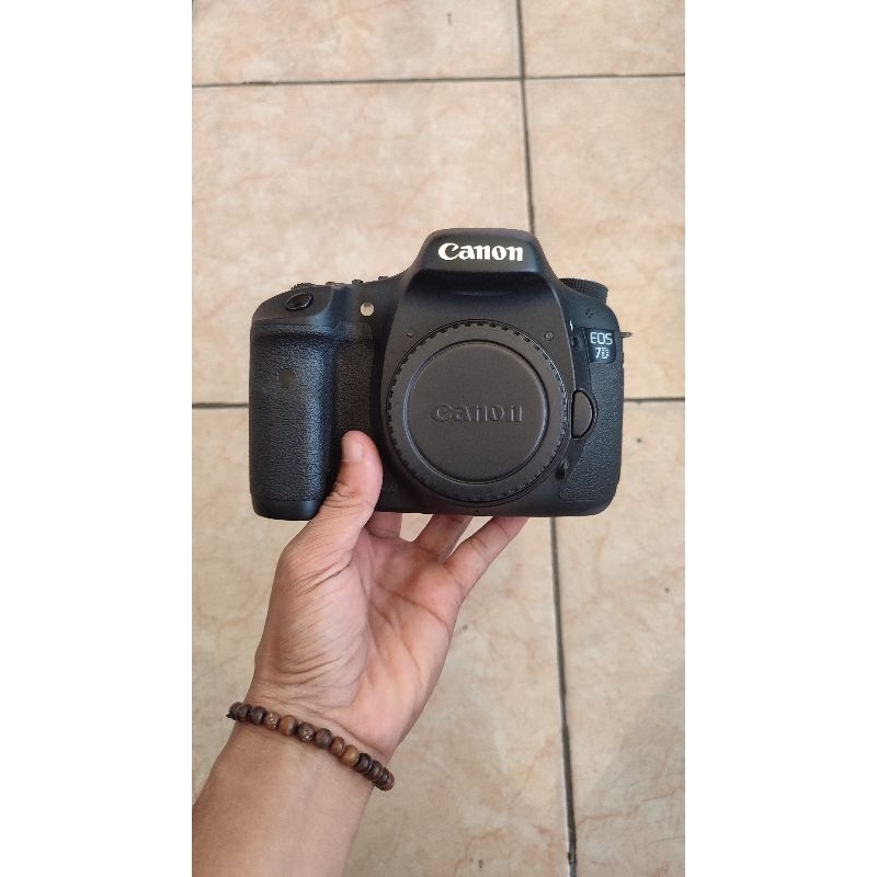 CANON 7D BODY ONLY + BG MEIKE + MEMORY CF 16GB + BTRAI 2
