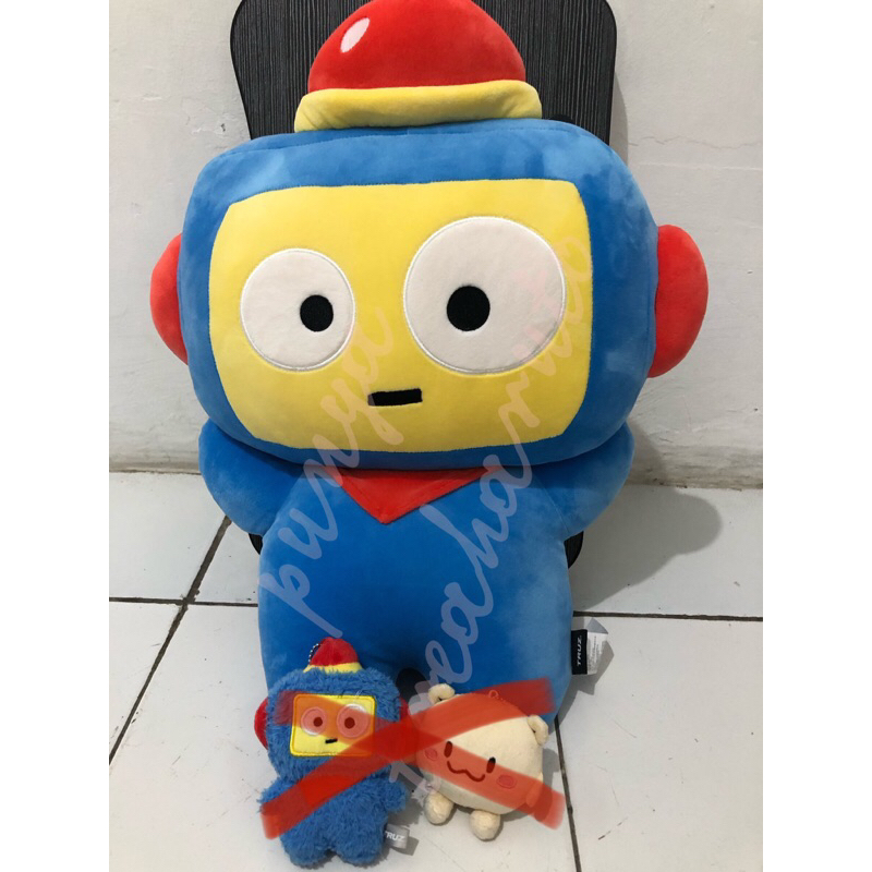 PRELOVED NARA HOME DECO x TREASURE Truz Hug Me Cushion Hikun