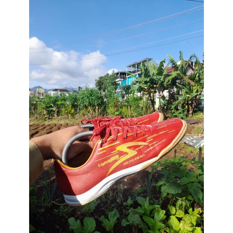 Lightspeed reborn old Maroon Futsal Size 41