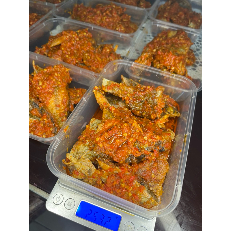 

ikan kering sambal by.mamiww
