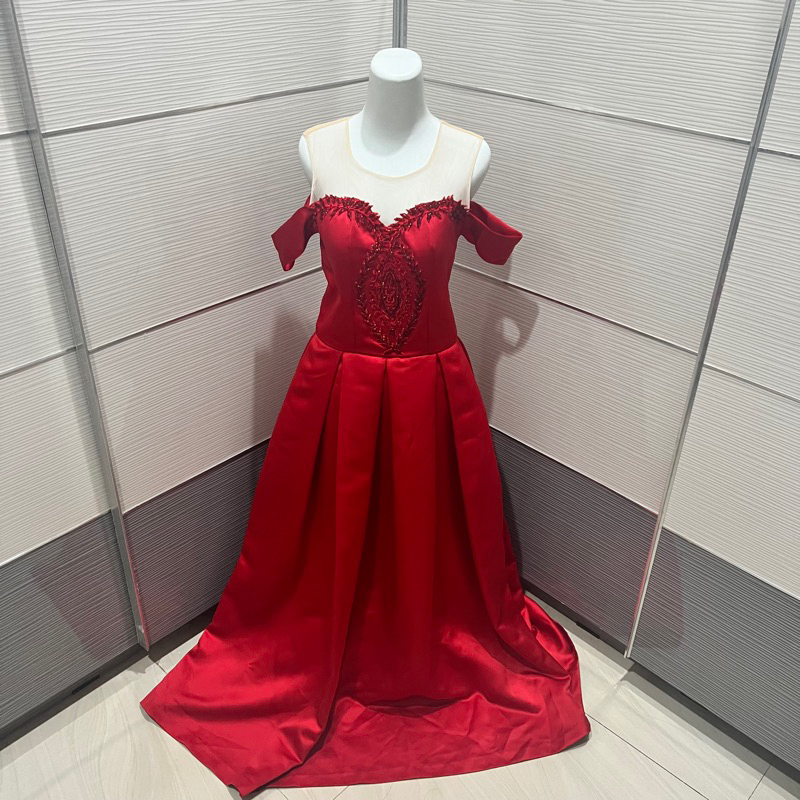 PRELOVED GAUN PESTA MEWAH MERAH