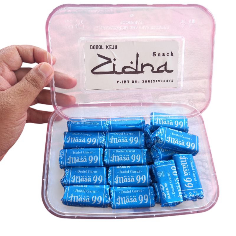 

Dodol Garut Zidna Rasa Keju Isi 500 gr Packing Box Plastik