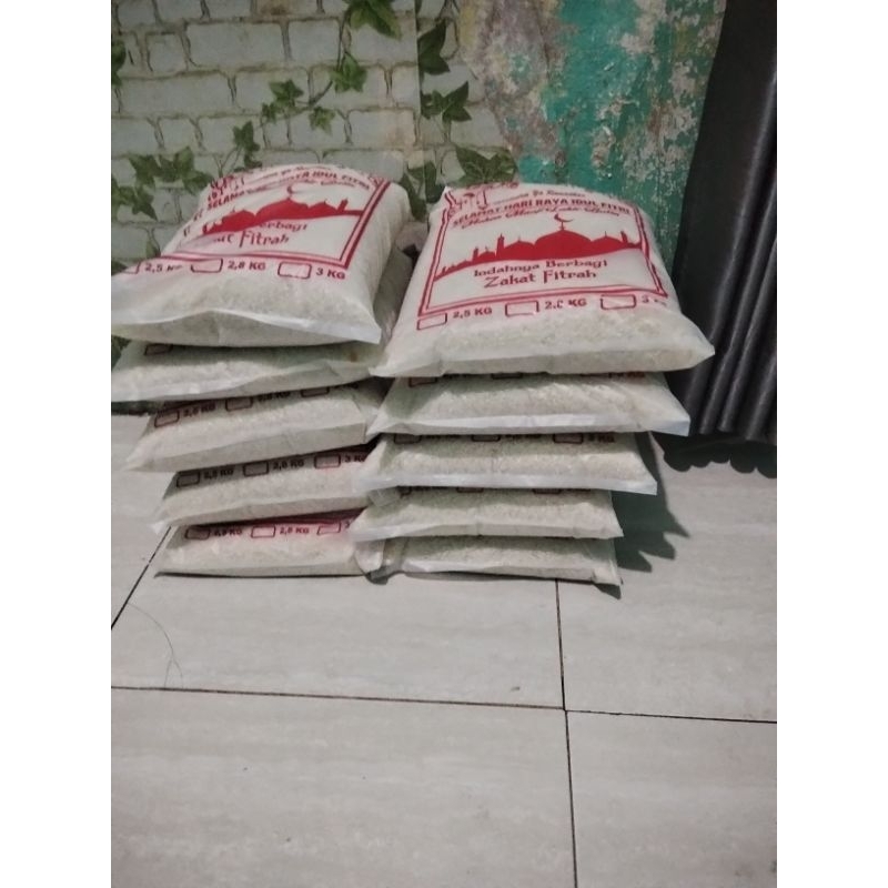 

Beras C4 pulen kemasan 2,5kg 2,7kg 3kg