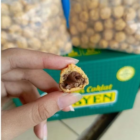 

soes coklat merk Gosyen