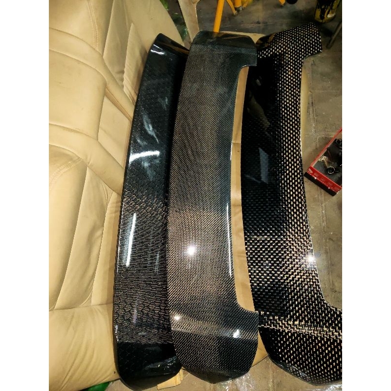 Spoiler Innova reborn karbon spoiler venturer