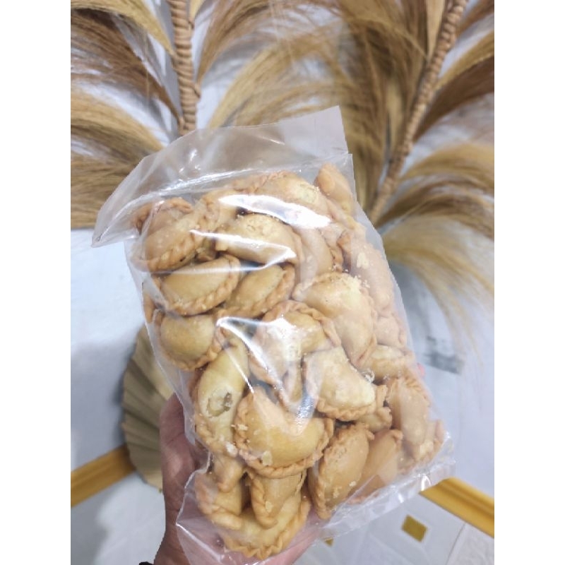 

pastel mini isi abon cakalan khas Ambunten Sumenep 250 gr