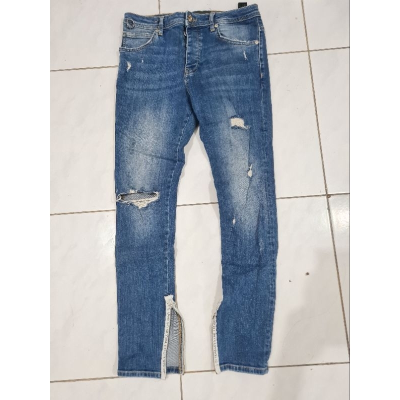 [BRANDED PRELOVED] ZARA MAN Ripped Jeans