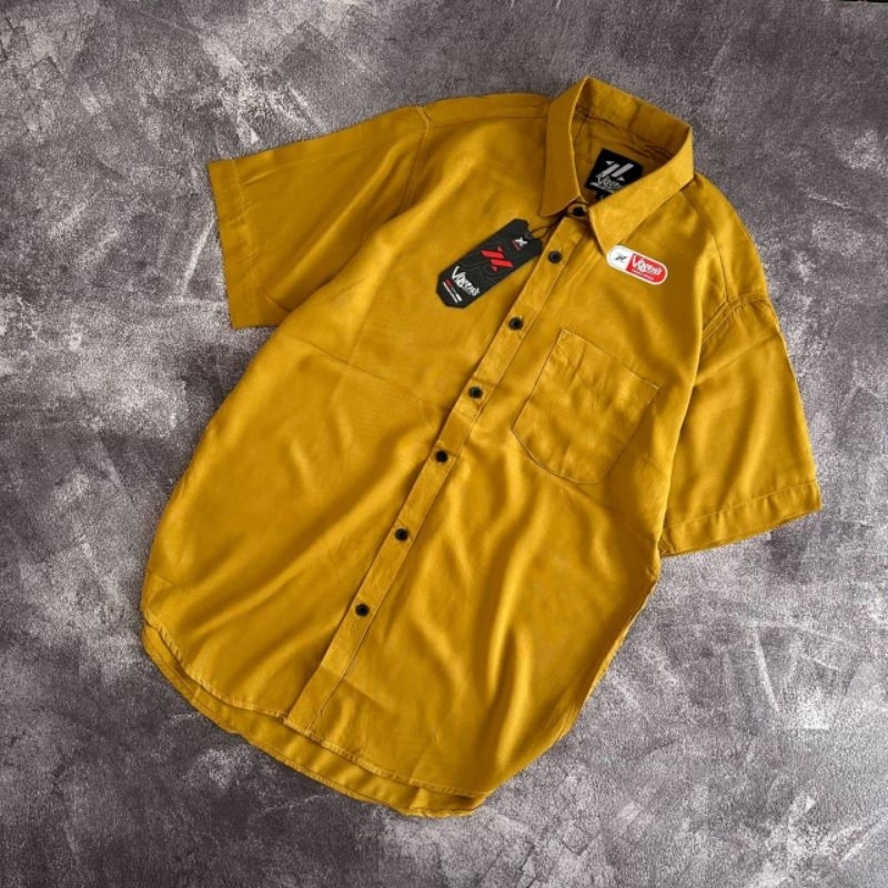Kemeja Hem Kancing Pria Polos Lengan Pendek Warna Kuning Mustard