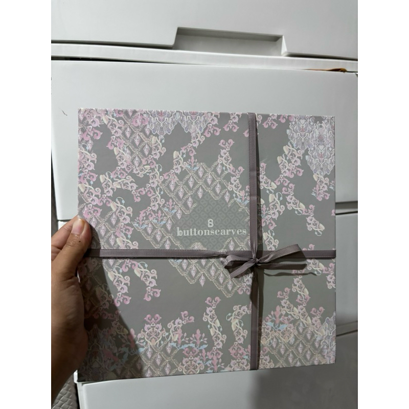 buttonscraves granada pleated shawl