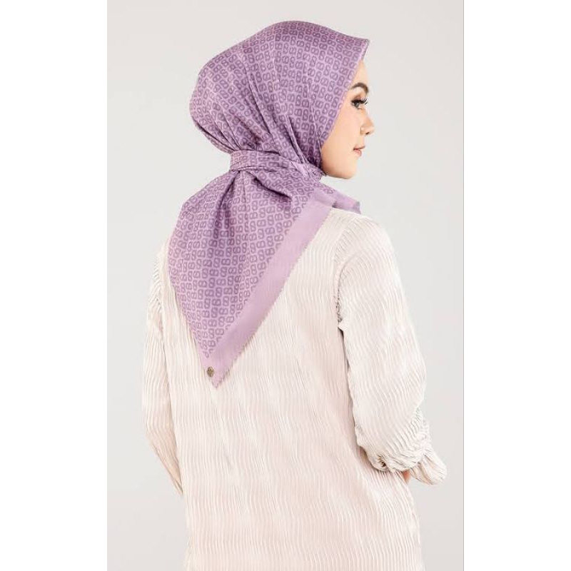 NEW WITH TAG Buttonscarves Tapis Square Wisteria