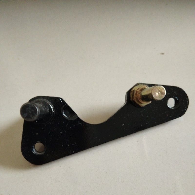 Breket kaliper rem depan original kymco easy 100