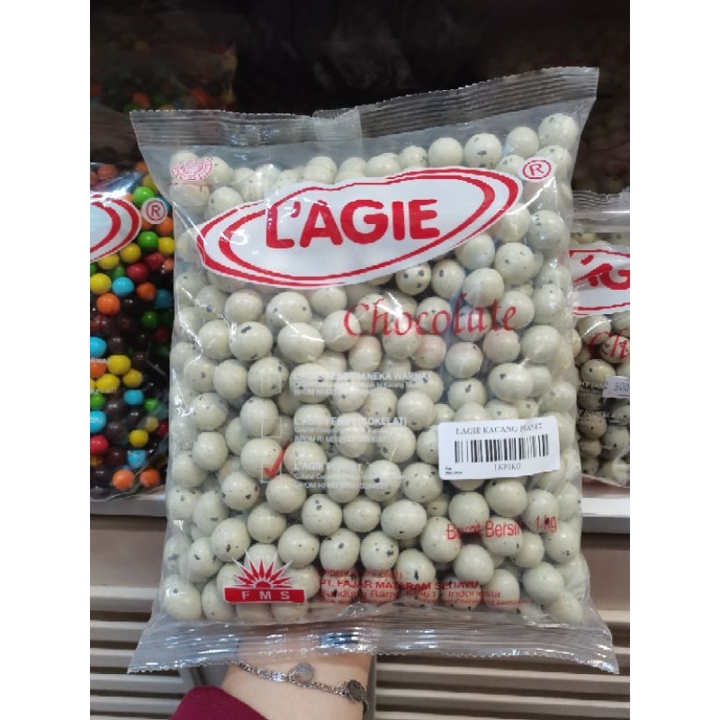 

COKLAT LAGIE KACANG//BATIK //TELUR PUTUH 1KG