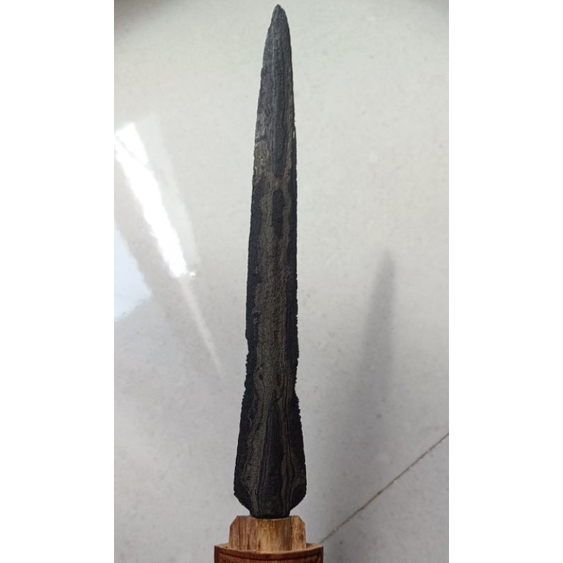 Pusaka Tombak Biring Wadon