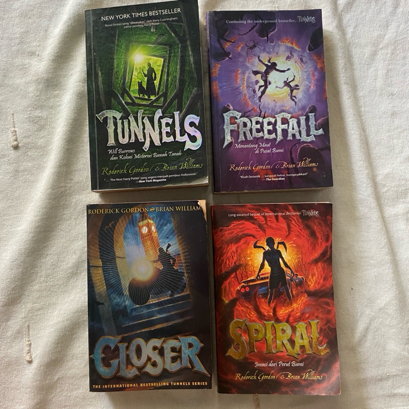 Buku Novel Tunnels Series Freefall Closer Spiral - Roderick Gordon dan Brian Williams Preloved ORIGI
