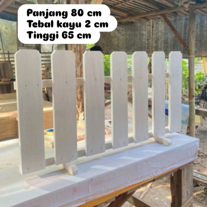 Pagar kayu minimalis