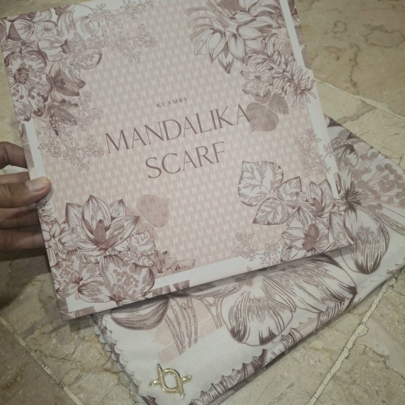 MANDALIKA SCARF - WEARING KLAMBY SCARF (PRELOVED)
