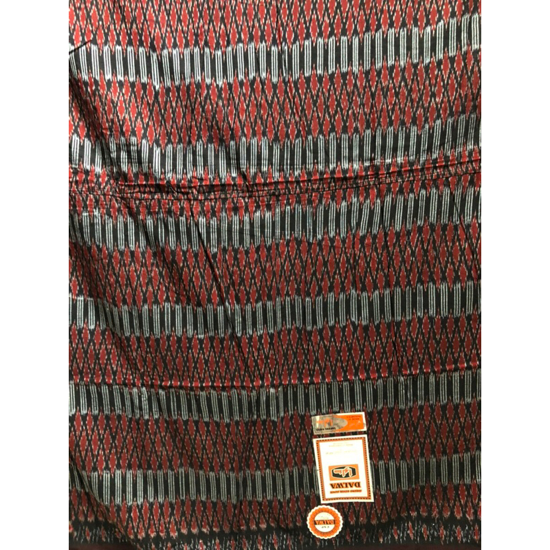 sarung merek Dalwa goyor super, barang asli, warna merah hijau dominan motif sesuai foto. no mines