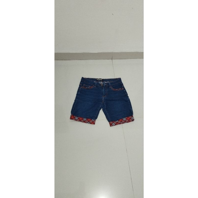 Celana Jeans Pendek Wanita (Bekas)